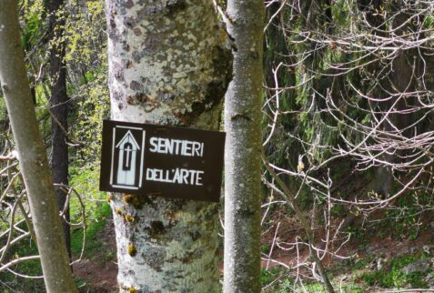 Alta via dei Walser - Ca' Vescovo- Pathway Sentieri dell'Arte sign - BBOfItaly