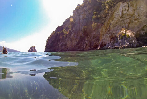 Baia del Buon Dormire e Grotta Azzurra - The bay with it's crystal clear water - BBOfItaly.it