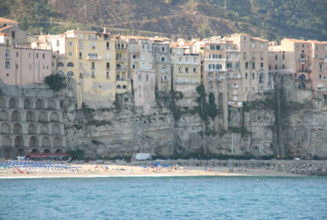 Capo Vaticano and Tropea - Tropea beach and city - BBOfItaly