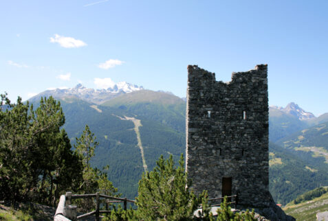 Fraele Towers and Cancano lake - The East tower with a lot of missing parts - BBOfItaly