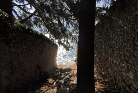 Greenway Lago Como - Glimpse of the lake - BBofItaly