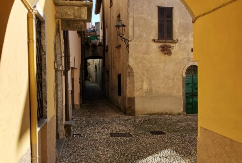 Greenway Lago Como - Old cobblestone street - BBofItaly