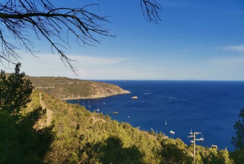 Punta Calamita ebiking - Glimpse of the southern part of Monte Calamita - BBOfITaly.it