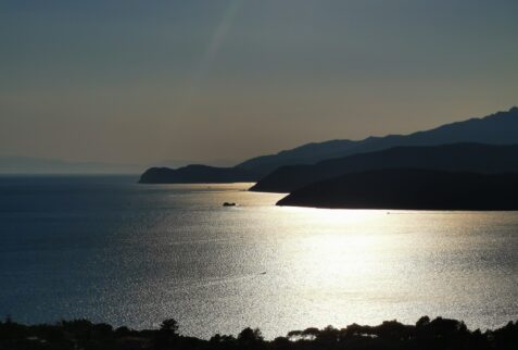 Punta Calamita ebiking - Glimpse of the southern part of the Island of Elba at sunset - BBOfITaly.it