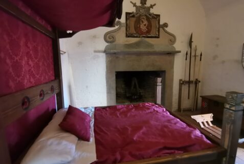 Rocca dei Veneziani and Clock Tower - The bedroom - BBOfItaly