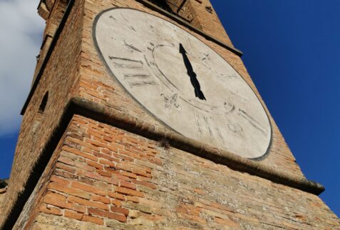 Rocca dei Veneziani and Clock Tower - The six-hours clock - BBOfItaly