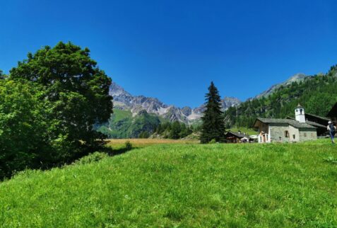 Viewpoint of Otro - A view of Follu hamlet and Otro Valley - BBOfItaly