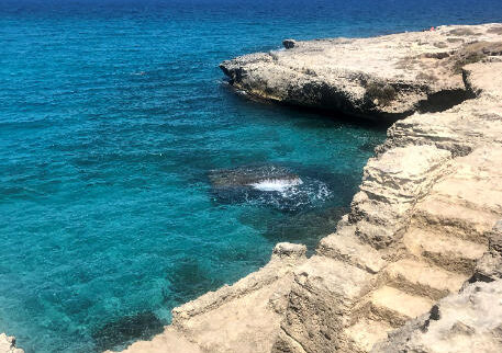 Grotta della Poesia - The sea with fantastic water