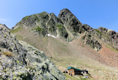 Pizzo dei Tre Signori - Rifugio Falc and in the background Pizzo Varrone