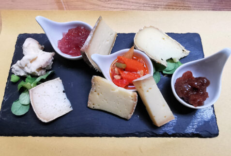 Osteria San Martino - local cheeses with special sauces