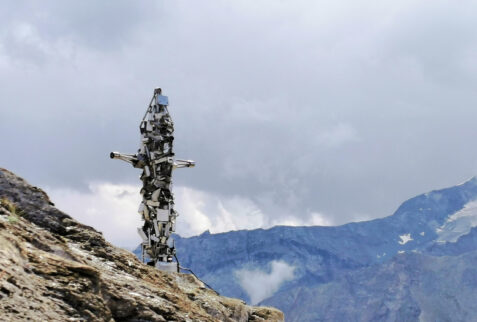 Pointe de la Pierre - cross on the top