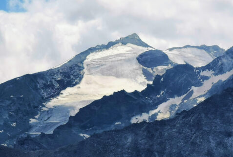 Pointe de la Pierre - a view of Grivola with its Trayo glacier