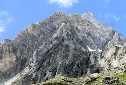 Rifugio Del Grande Camerini – Cima di Vezzeda overhangs the back part of the shelter