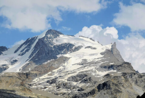 Lago Nero – Gran Paradiso massive with huge glaciers