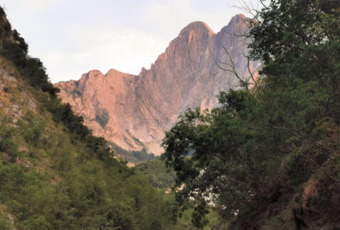 Pizzo d’Uccello – going through Solco di Equi the mighty north wall of Pizzo d’Uccello appears