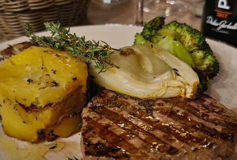 Fresh meat filet with vegetables