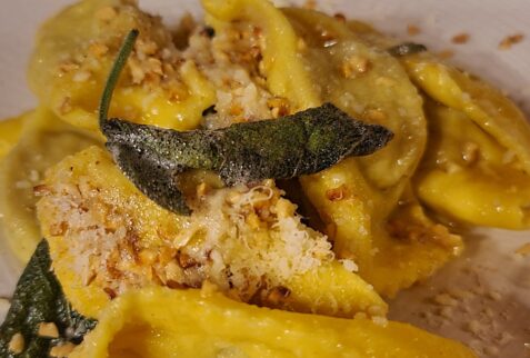 Agnolotti stuffed with meat and butter