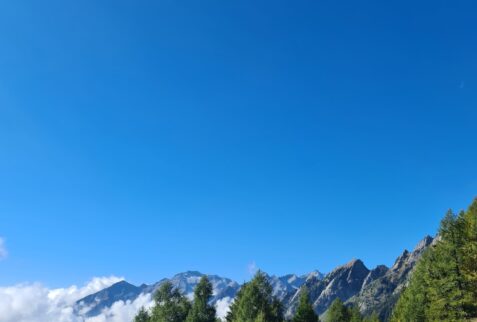 A glimpse of Val Masino from the parking