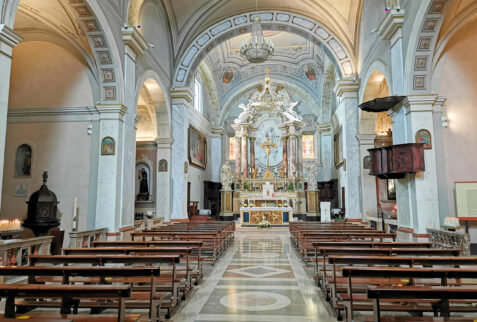 Pitigliano – inside of Cattedrale dei Santi Pietro e Paolo