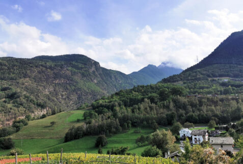 Introd – Valsavarenche entry point seen by the village