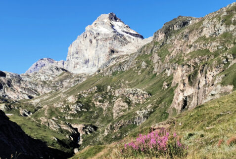 Val di Rhemes – view of Granta Parey while going up the valley