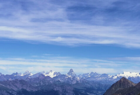 Colle di Belleface – horizon from the pass: in the middle Monte Cervino, on the right hand side Monte Rosa, on the left hand side Dent d’Herens