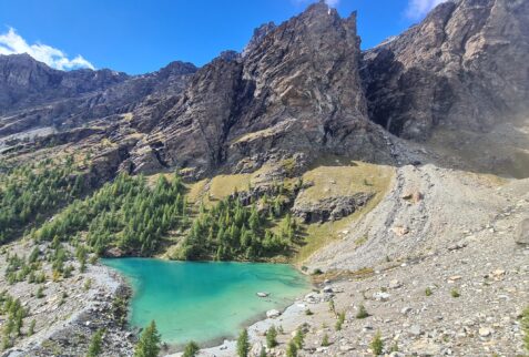 Val d'Ayas - View on the Blue Lake from the top of the moraine