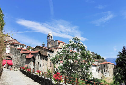 Mulazzo – view of the hamlet and the so called Porta Genovese