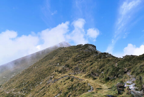 Monte Rotondo – the initial part of the final stretch of the path which goes up to the top visible on the background