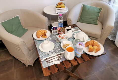 Certaldo – breakfast at B&B L’Antica Torre del Borgo served in the room