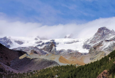 Val d’Ayas Monte Rosa – the photo shows the huge Grande Ghiacciaio di Verra visible while going up through the path