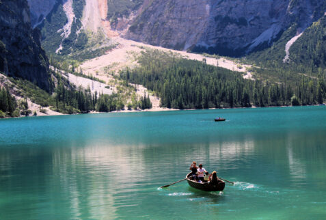 Lago di Braies Lago di Carezza – a glimpse on Lago di Braies