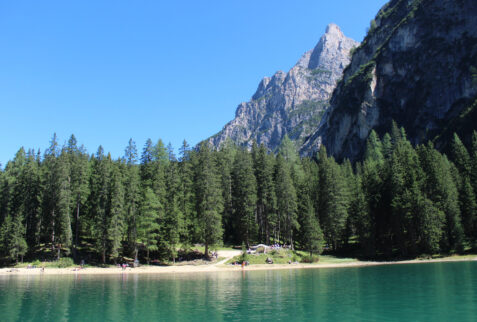 Lago di Braies Lago di Carezza – a glimpse on Lago di Braies