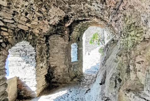 Nesso Lombardia – tunnel leading to the bridge