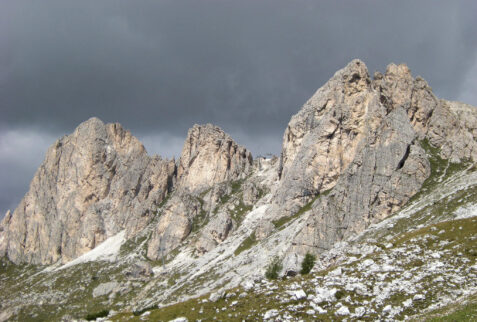 Rifugio Averau – parade of rocky vertical walls, the joy of alpinists