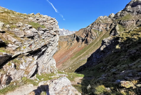 Bivacco Chentre Bionaz – last part of the path before the bivouac, looking towards the gulley