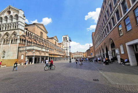 Ferrara – square of Cattedrale di San Giorgio (on the left hand side)