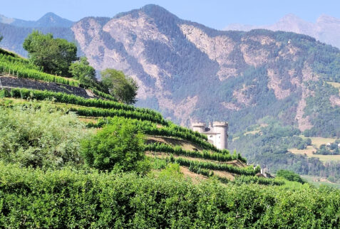 Castello di Aymaville – in the background of the castle there is the entry part of Valle di Cogne