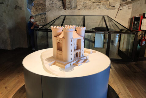 Castello di Aymavilles – a model of the castle clearly showing its four towers