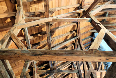 Castello di Aymavilles – the complex wooden structure of the roof of the castle