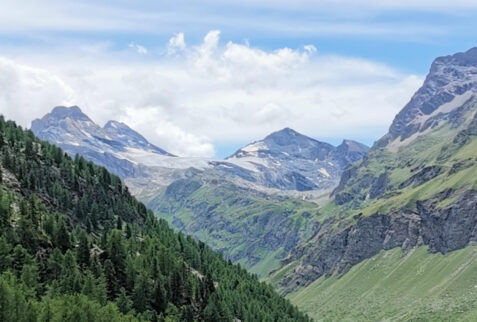 Entrelor – climbing to Passo dell’Entrelor and looking toward Val di Rhemes