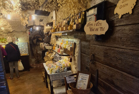 A small wood and wool shop - Santo Stefano di Sessanio - Abruzzo