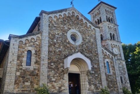 The ancient Church in the square - Castellina in Chianti