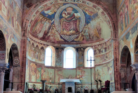 Abbazia di Pomposa – a glimpse of the altar of Chiesa di Santa Maria – BBofItaly