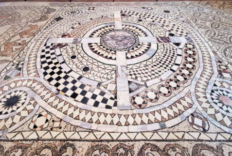 Abbazia di Pomposa – mosaici on the floor of Chiesa di Santa Maria – BBofItaly