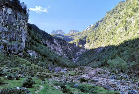 Val Garzelli – just in the entry point of the valley you see the big jump and on the left Caduta dei Giganti – BBofItaly