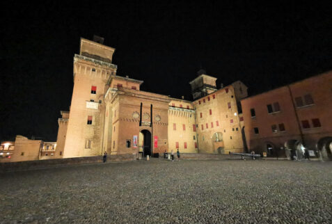 Castello Estense – the beauty of the castle seen during the night – BBofItaly