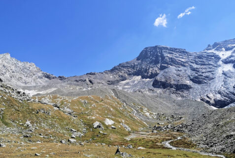 Bivacco Ravelli – in front of the huge wall of Grande Rousse – BBofItaly