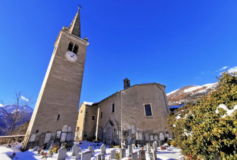 Castello di Saint Pierre – The little church of Saint Nicolas with its bell tower and graveyard – BBofItaly