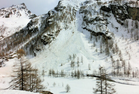 Val di Rhemes – avalanches suddenly hit the valley when there is a lot of snow and the temperature rises – BBofItaly